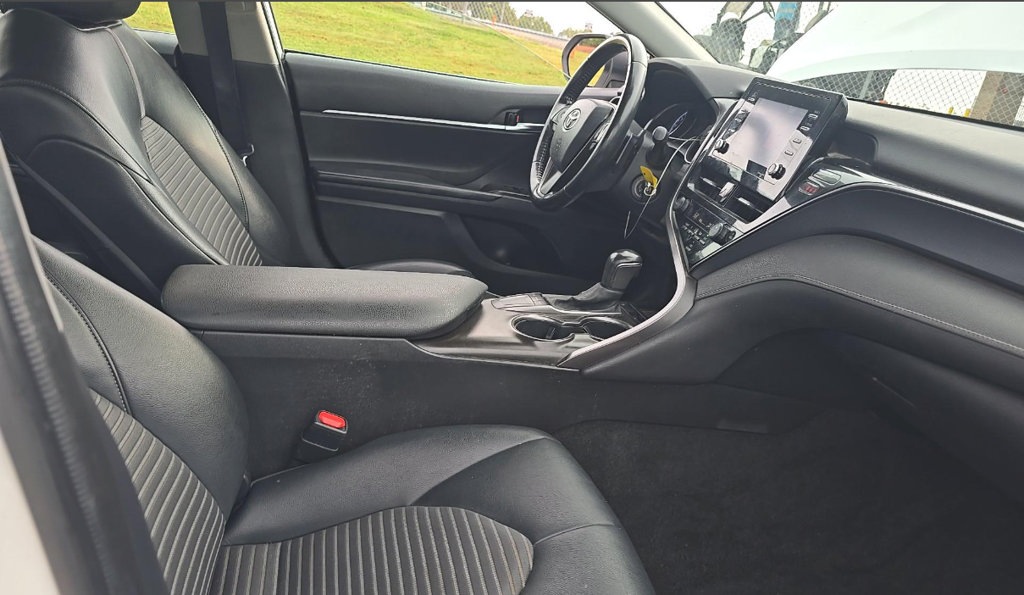 Used 2022 Toyota Camry SE FWD image 9