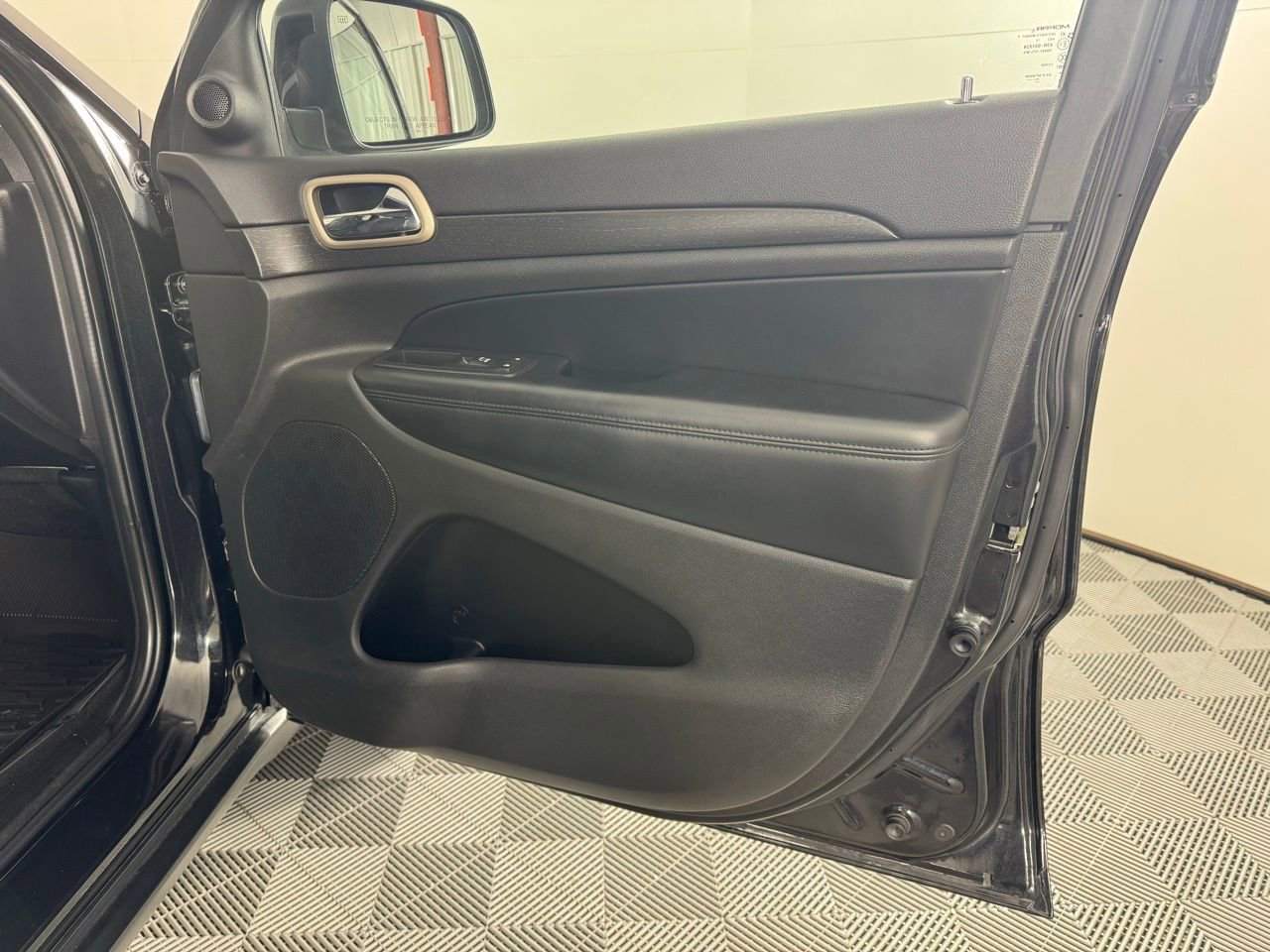 Used 2015 Jeep Grand Cherokee Laredo w/ Quick Order Package 23E image 28