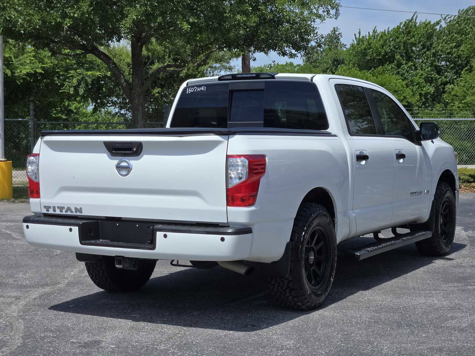 Used 2018 Nissan Titan SV w/ SV Convenience Package RWD image 7