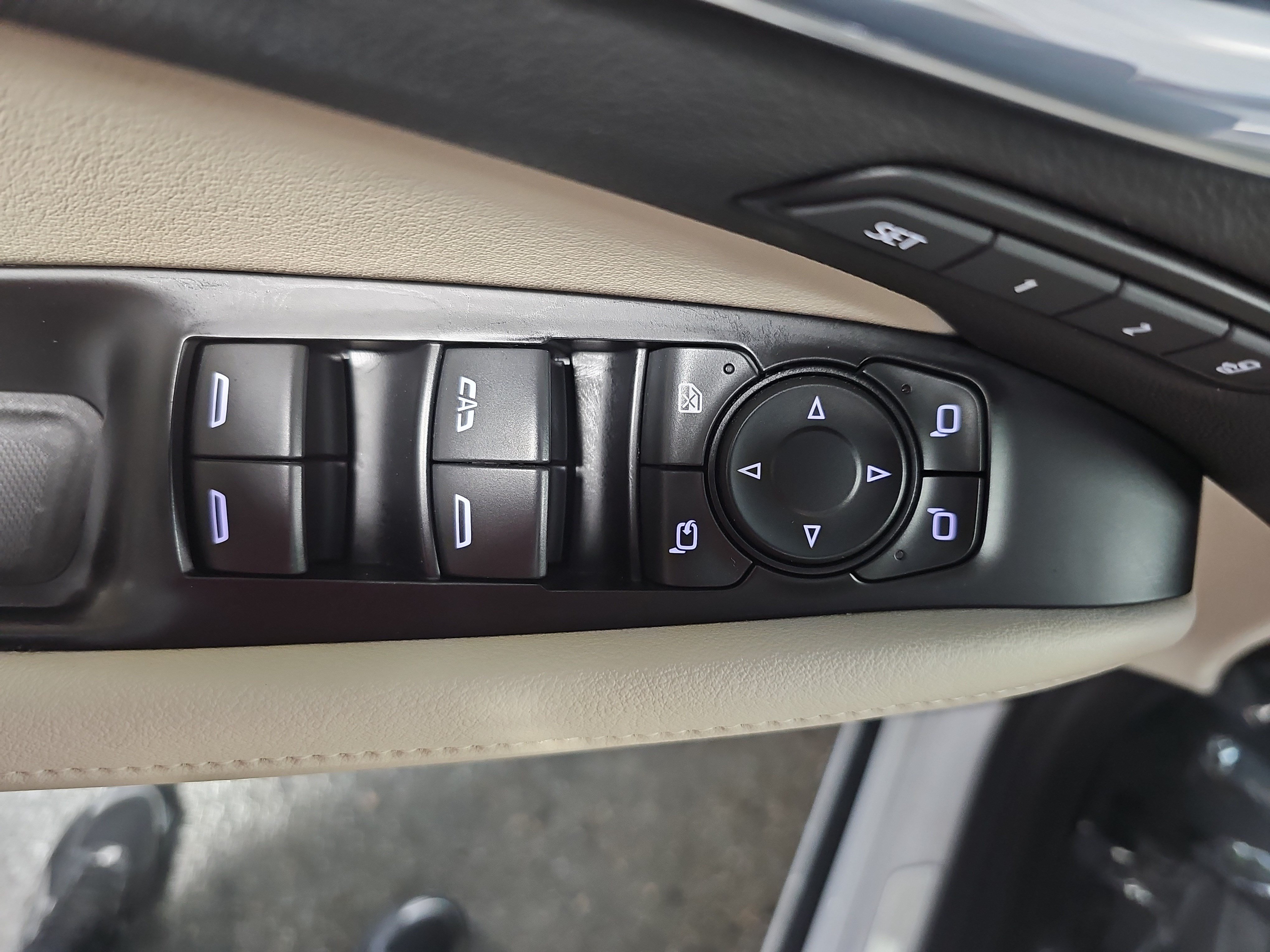 Used 2022 Buick Enclave Avenir w/ Avenir Technology Package FWD image 30