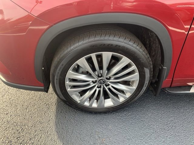 Used 2024 Toyota Highlander Platinum image 12