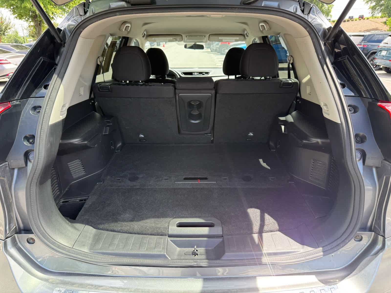 Used 2017 Nissan Rogue SV w/ Midnight Edition FWD image 25