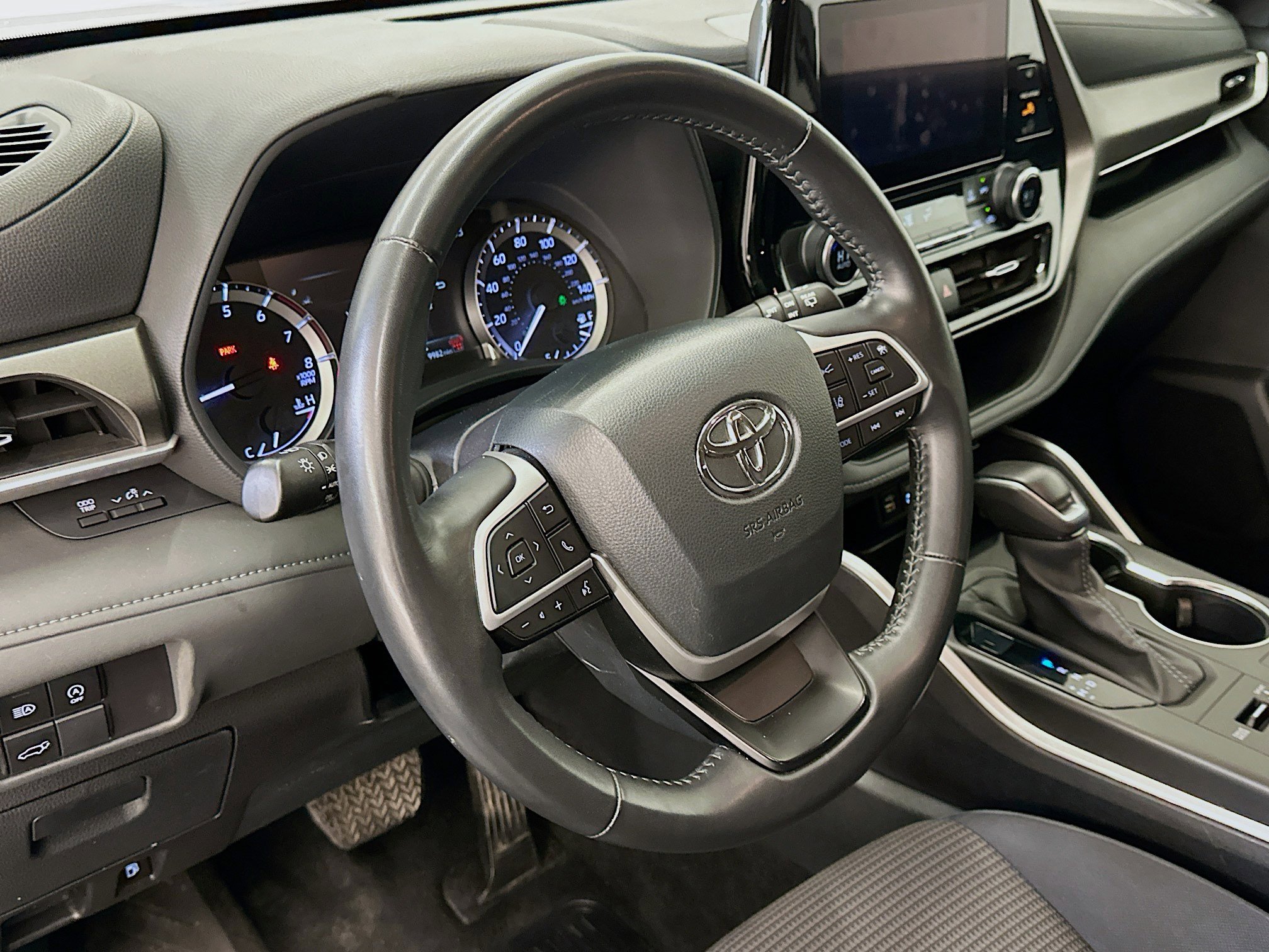 Used 2024 Toyota Highlander LE image 18