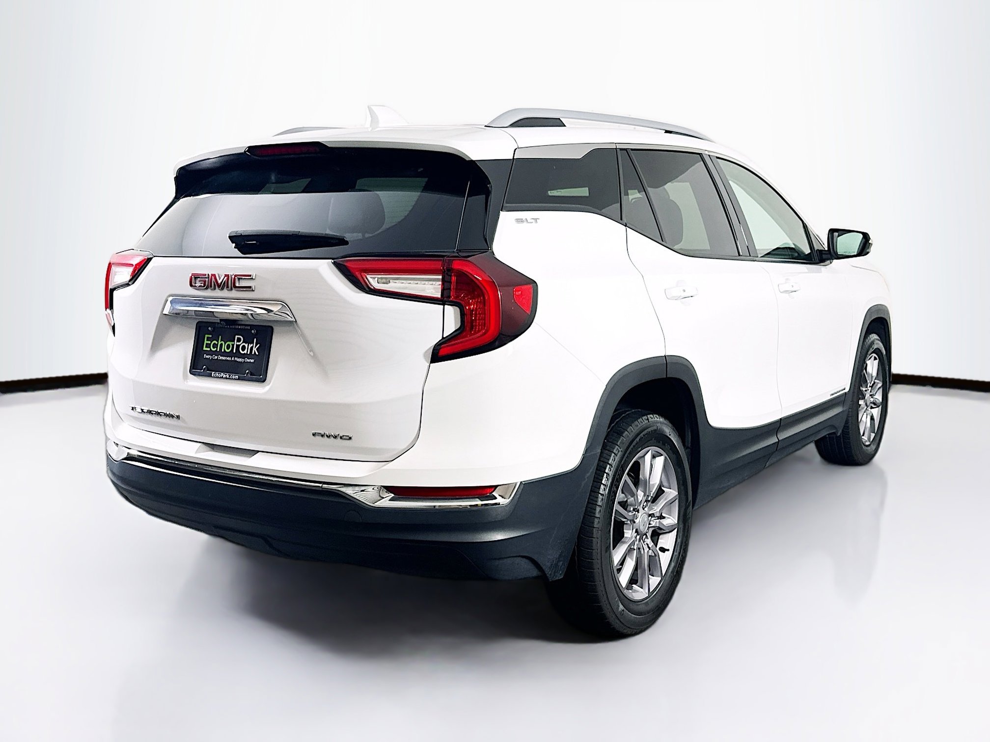 Used 2024 GMC Terrain SLT image 9