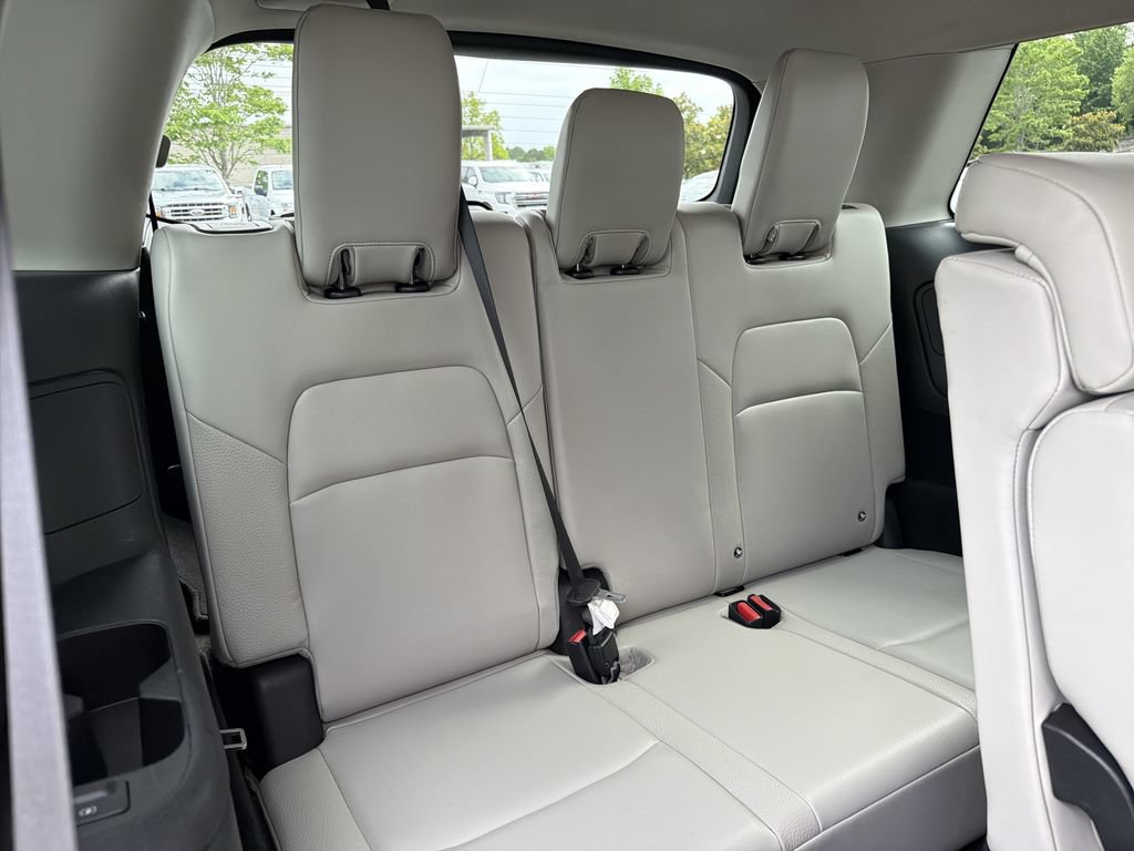 Used 2022 Nissan Pathfinder SL AWD/4WD image 17