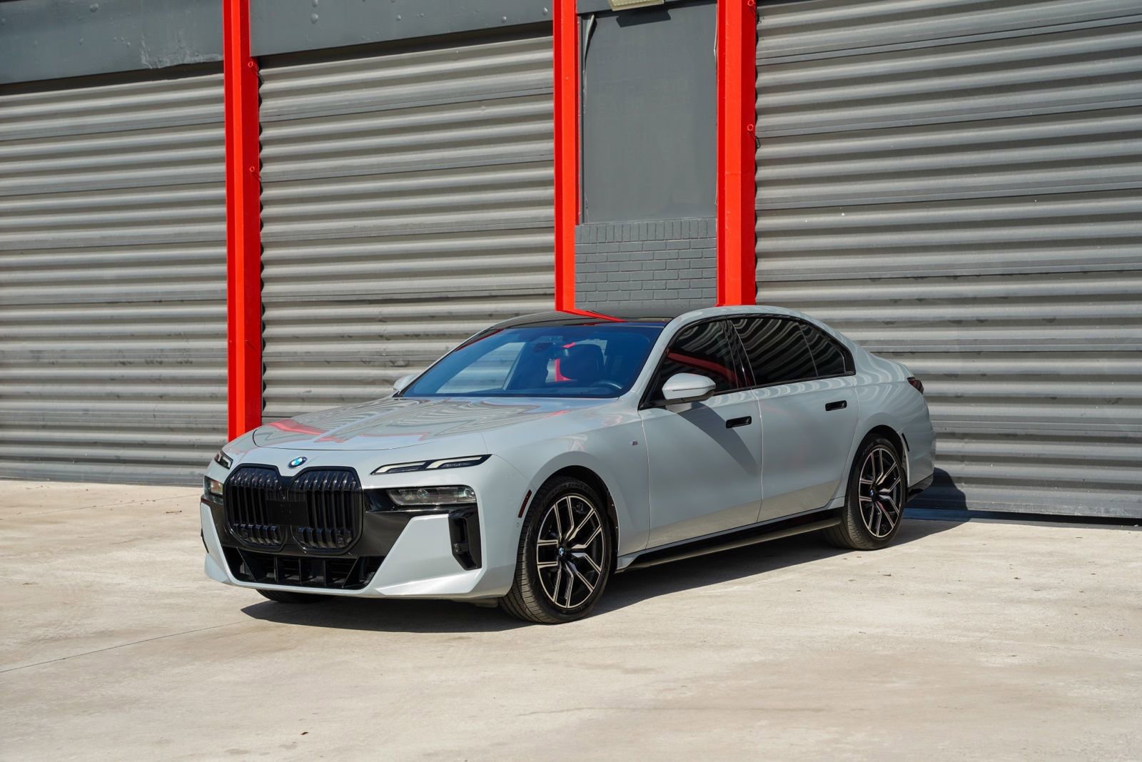 Used 2023 BMW 760i xDrive image 1