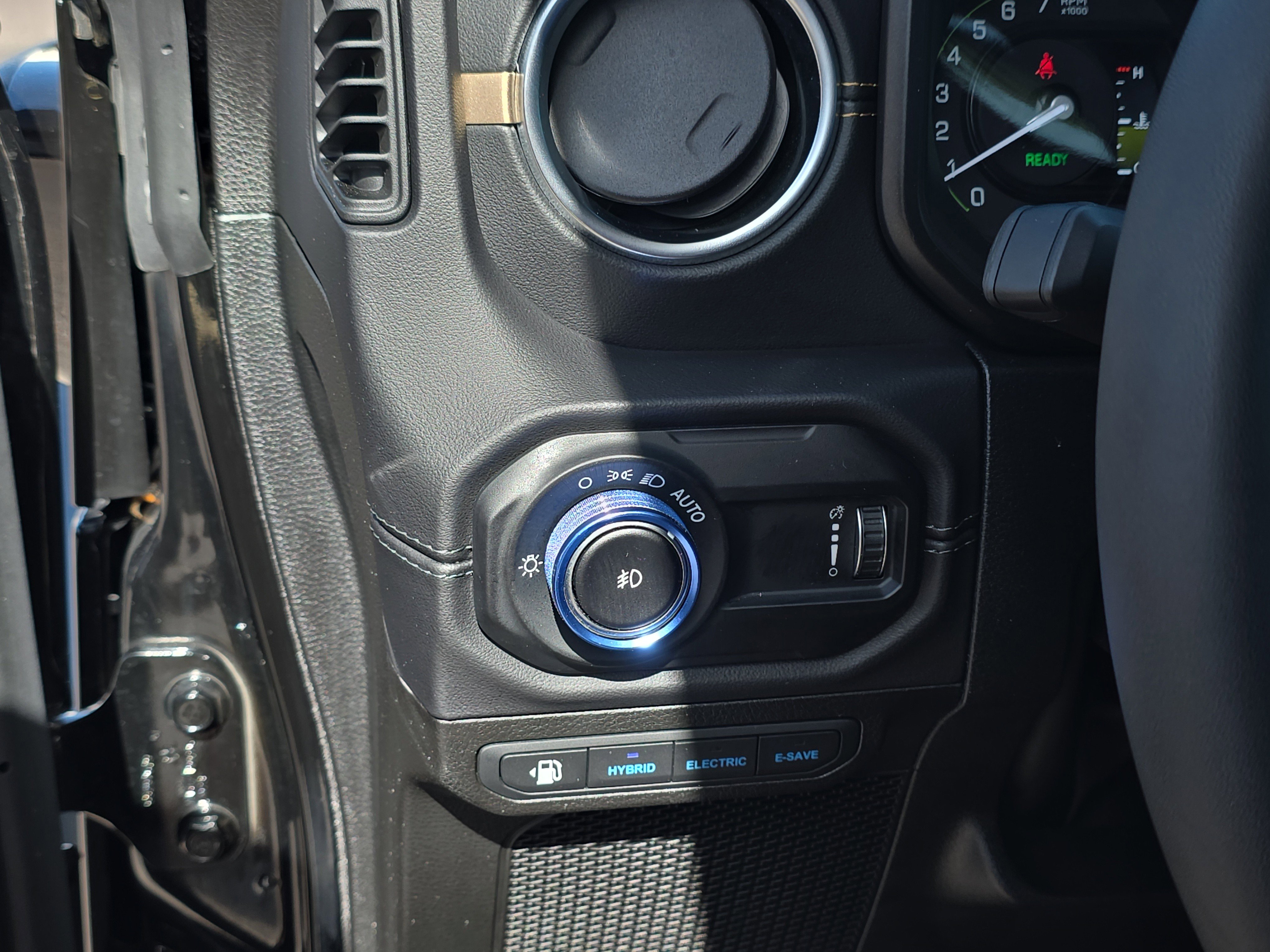 Used 2024 Jeep Wrangler Sahara w/ Safety Group image 37