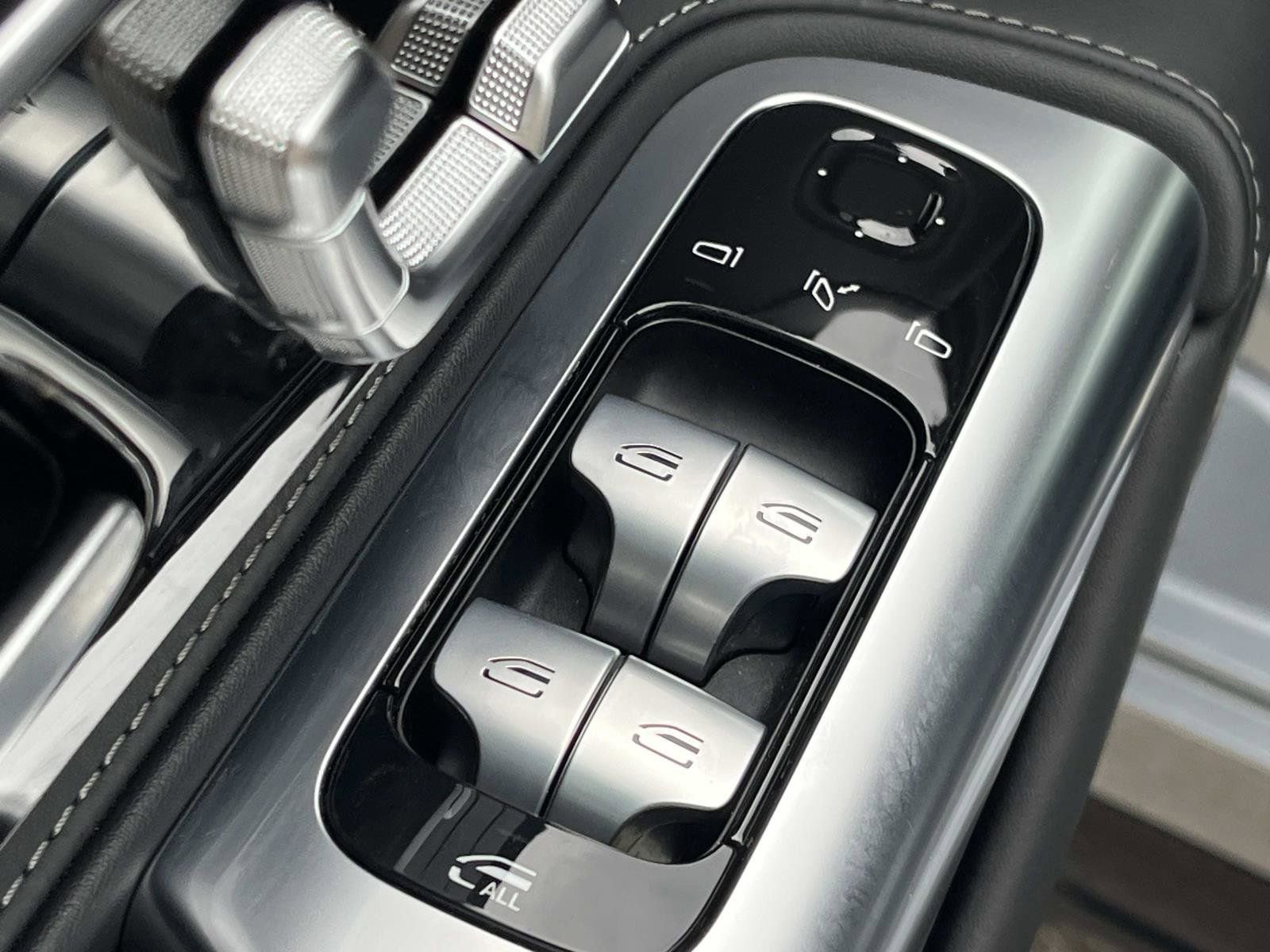 Certified 2022 Mercedes-Benz SL 63 AMG 4MATIC image 12