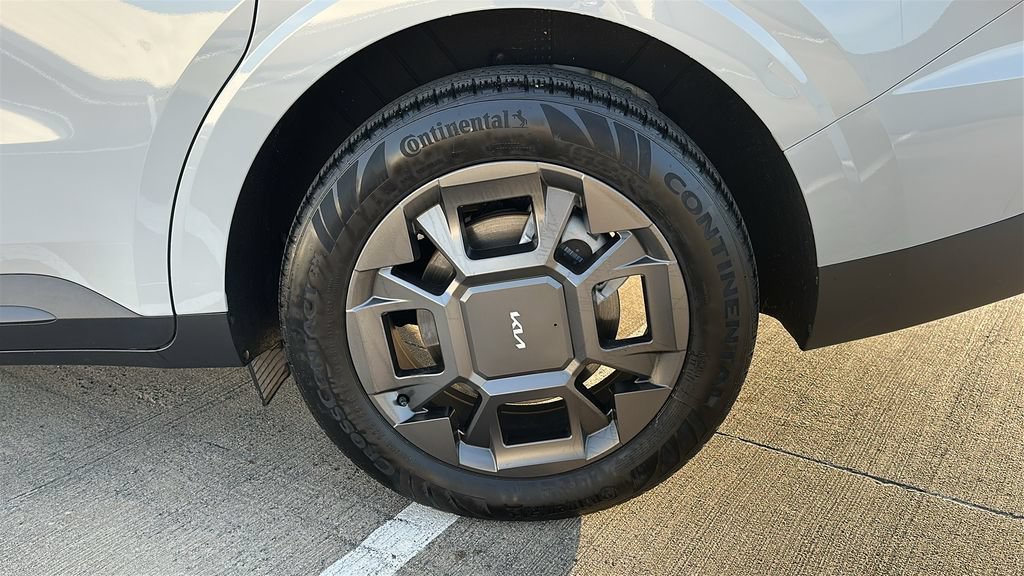 Used 2026 Kia Carnival EX FWD image 17