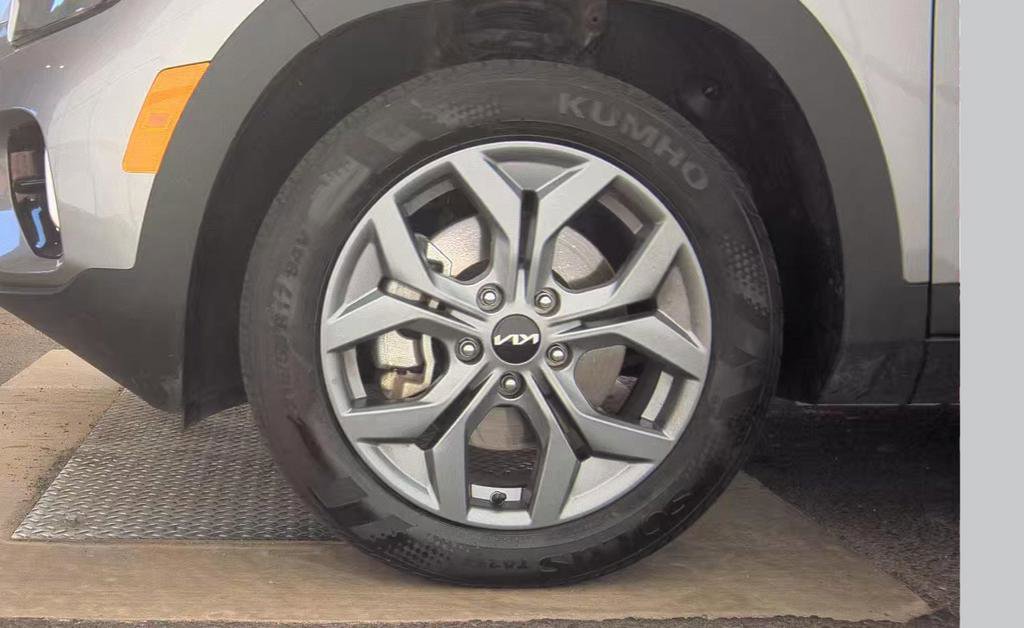 Used 2026 Kia Seltos LX AWD/4WD image 9