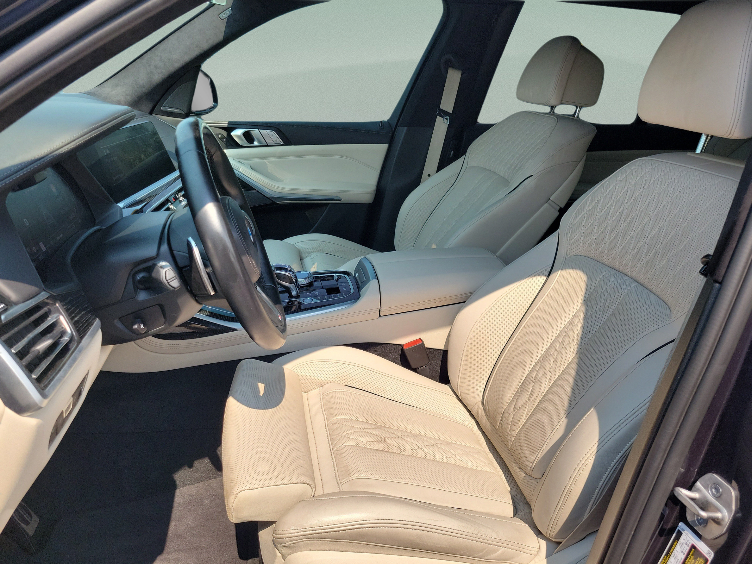 Used 2021 BMW X7 M50i w/ Dynamic Handling Package AWD/4WD image 17