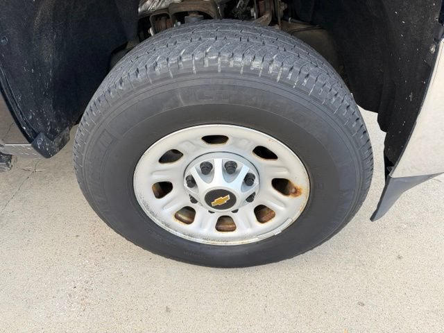 Used 2018 Chevrolet Silverado 3500 W/T AWD/4WD image 7