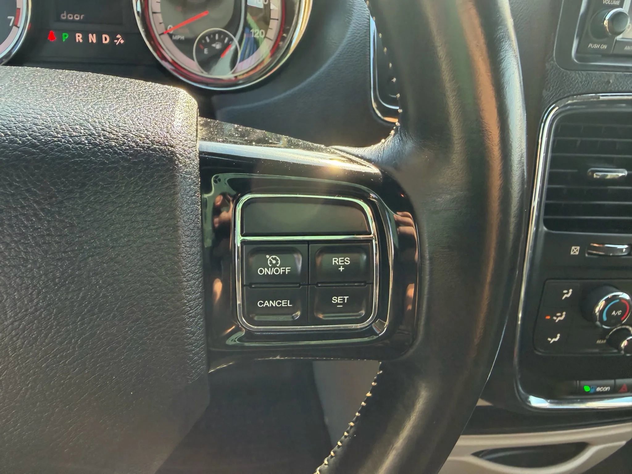 Used 2016 Dodge Grand Caravan SE image 22