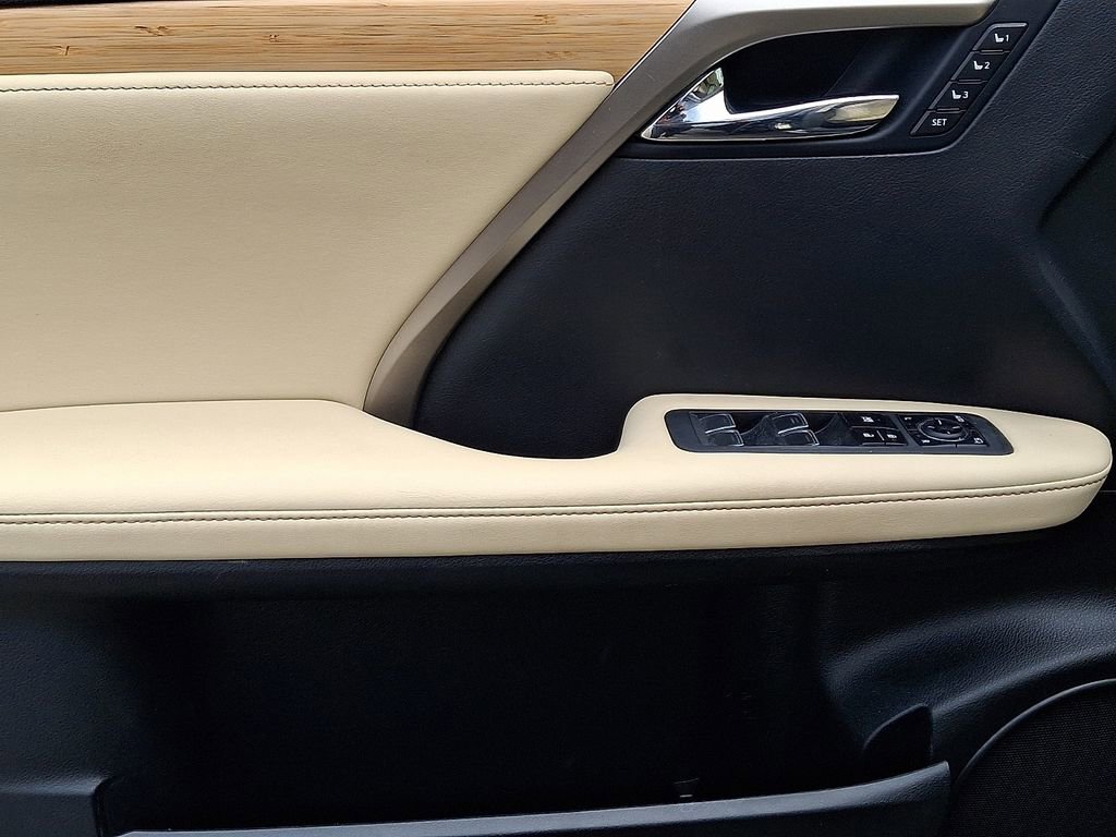 Used 2021 Lexus RX 350L Premium w/ Premium Package image 14