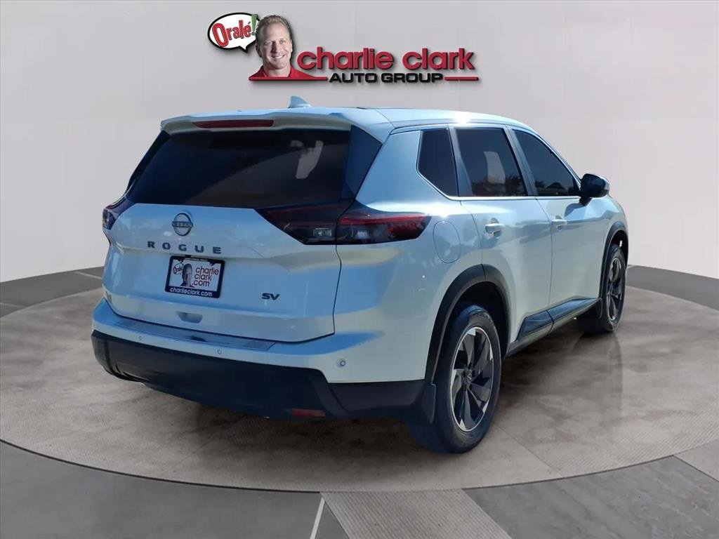 Used 2024 Nissan Rogue SV image 5