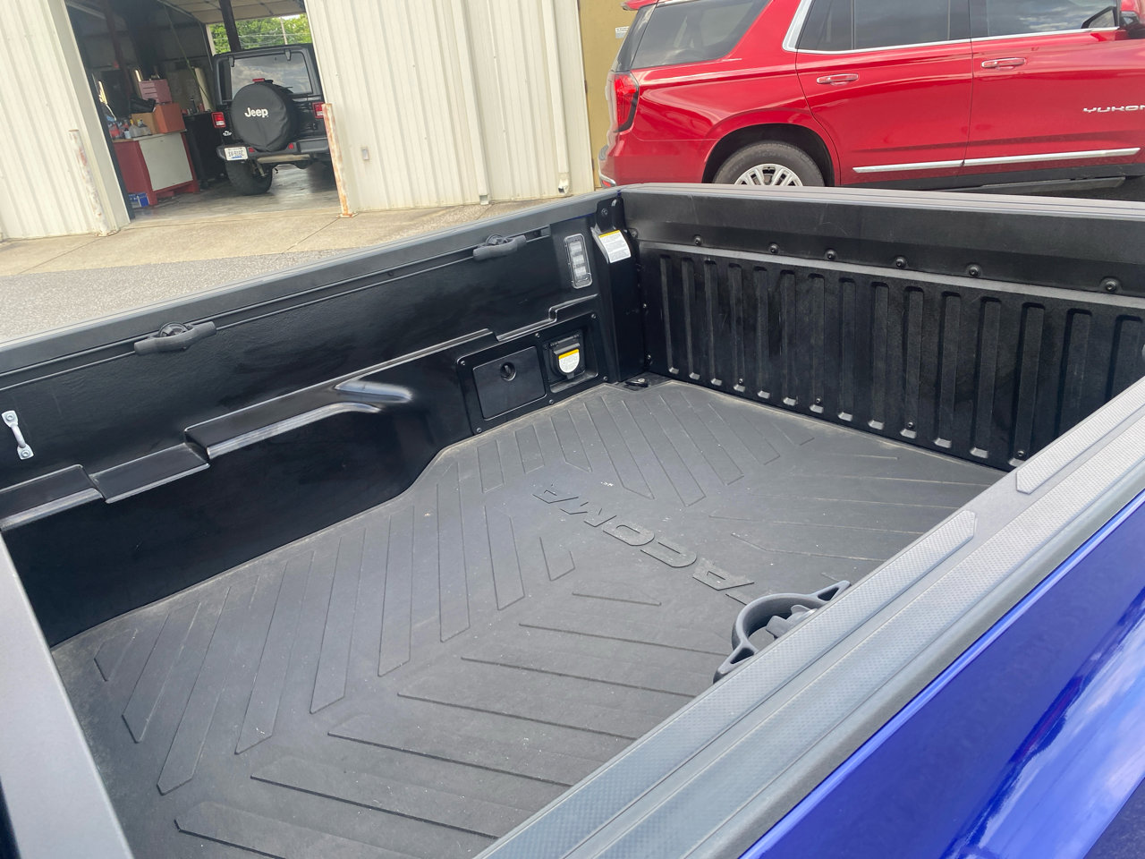 Used 2022 Toyota Tacoma TRD Off-Road image 10