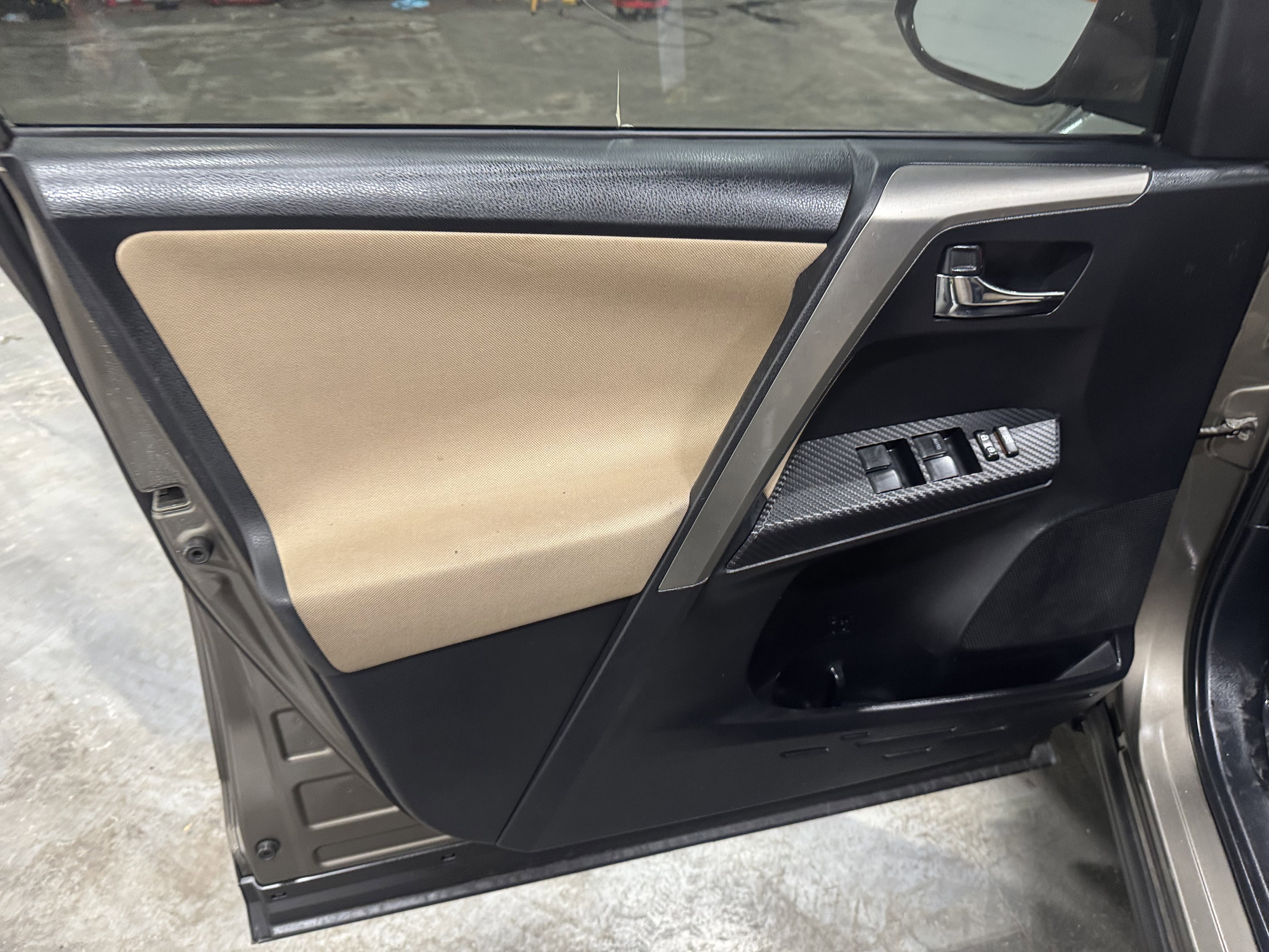 Used 2014 Toyota RAV4 XLE image 22