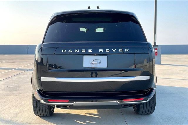 Used 2025 Land Rover Range Rover Long Wheelbase Autobiography image 4