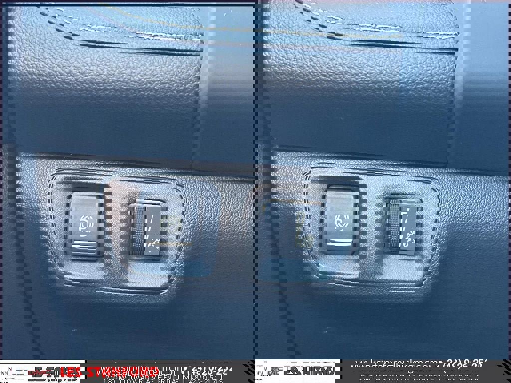 Used 2018 GMC Acadia SLT w/ LPO, Floor Liner Package image 27