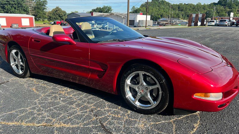 Used 2001 Chevrolet Corvette Convertible w/ Preferred Equipment Group2 RWD image 2
