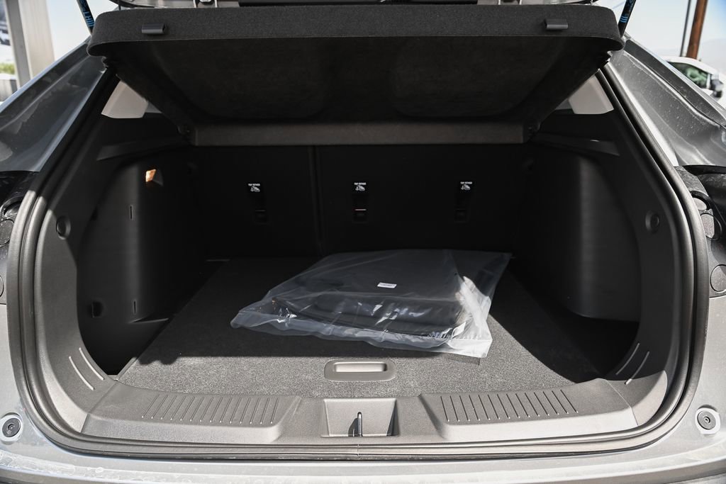 New 2026 Chevrolet Trax LT w/ LPO, Blackout Package FWD image 31