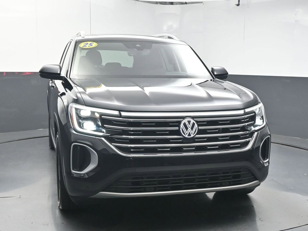 Used 2025 Volkswagen Atlas SEL image 2