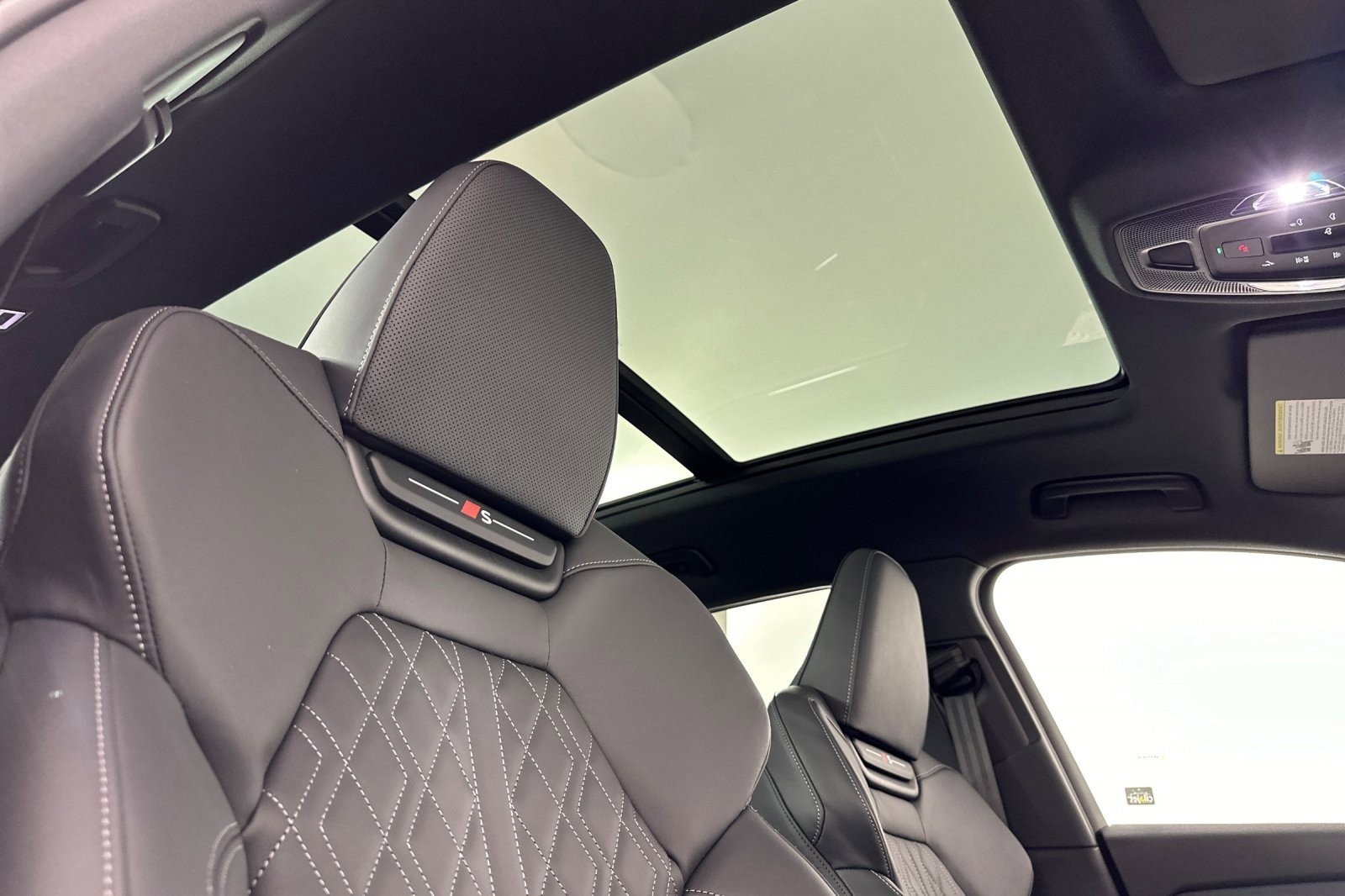 New 2025 Audi SQ6 e-tron Premium Plus AWD/4WD image 16