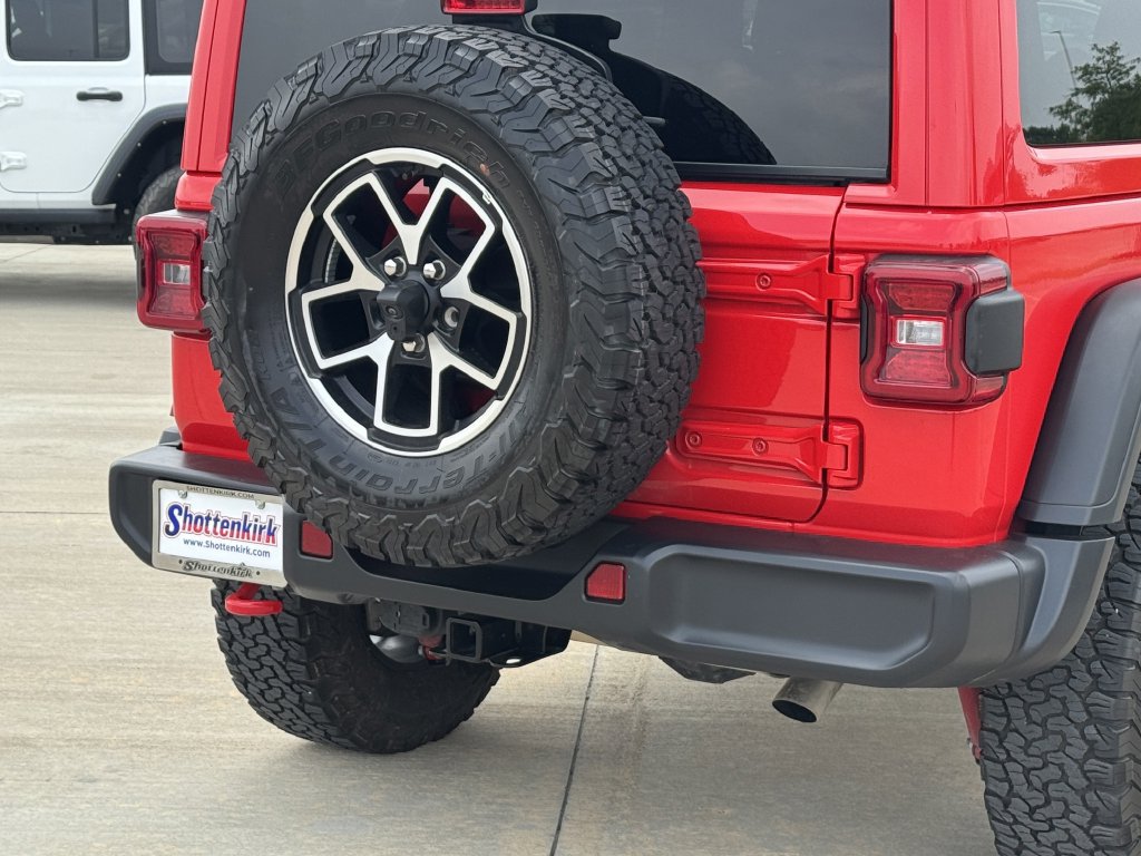 Used 2025 Jeep Wrangler Unlimited Rubicon AWD/4WD image 6