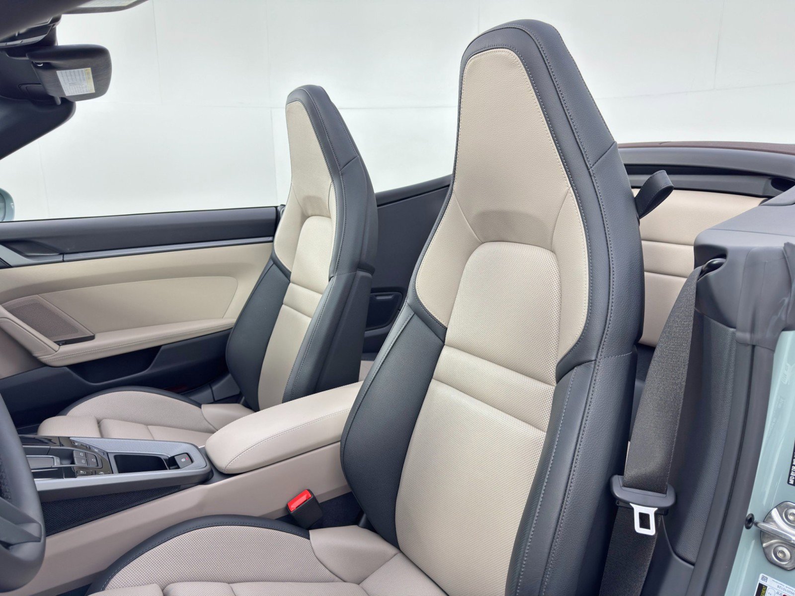 Used 2025 Porsche 911 Carrera RWD image 38