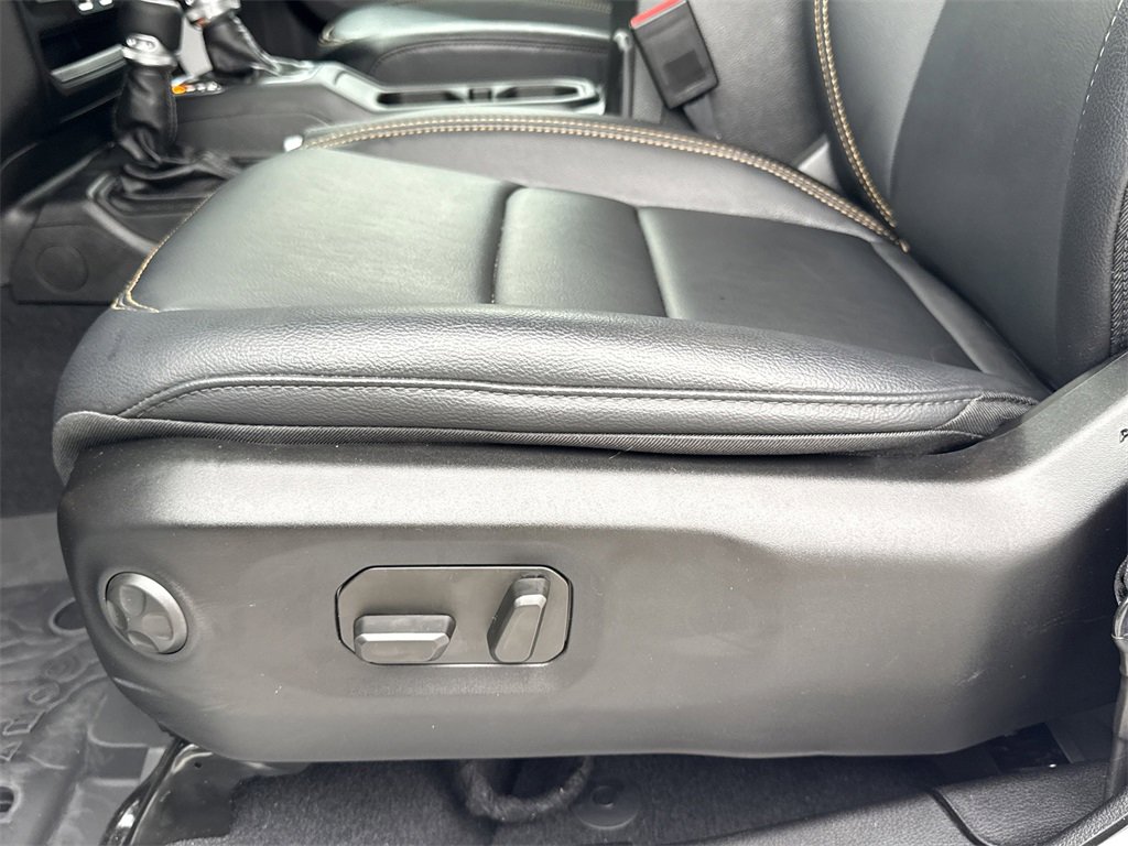 Certified 2025 Jeep Wrangler Sahara w/ Safety Group image 13