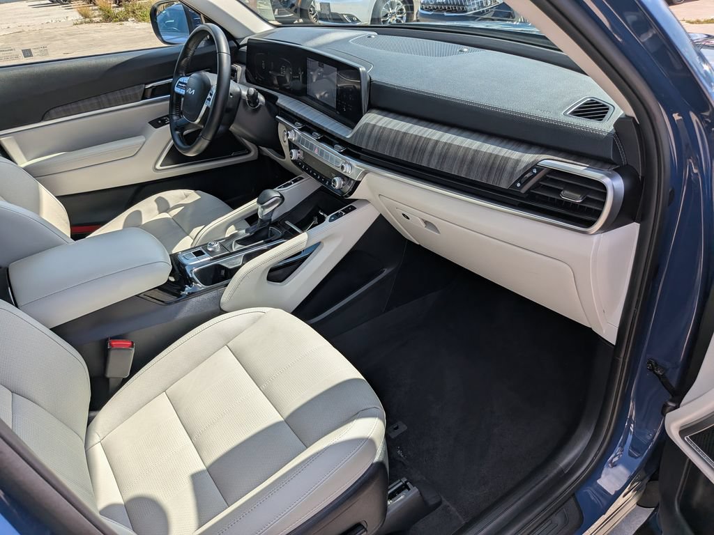 Certified 2024 Kia Telluride EX w/ EX Captain's Chair Package FWD image 14