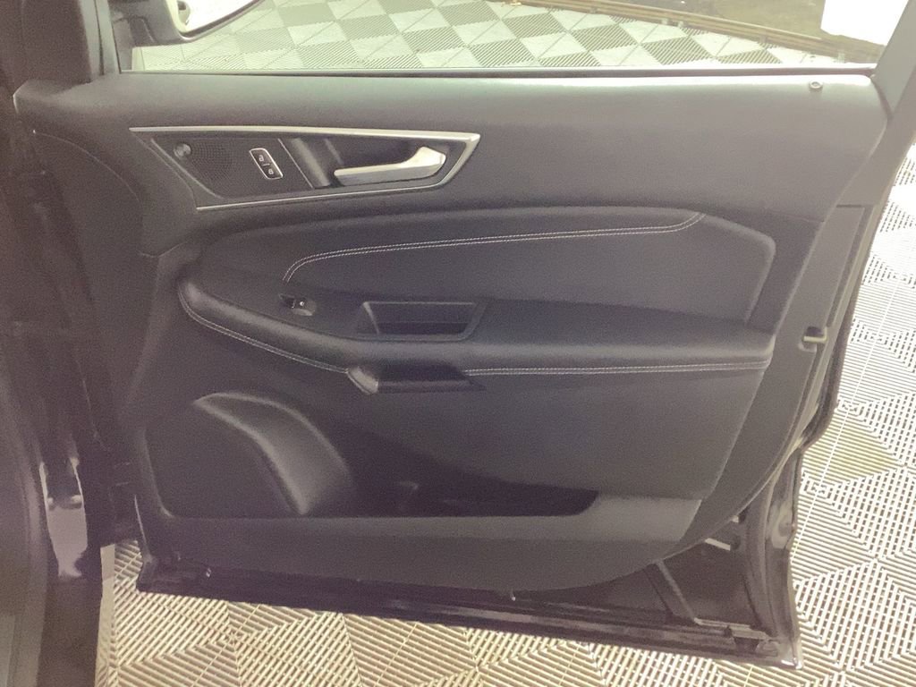Used 2022 Ford Edge Titanium image 10