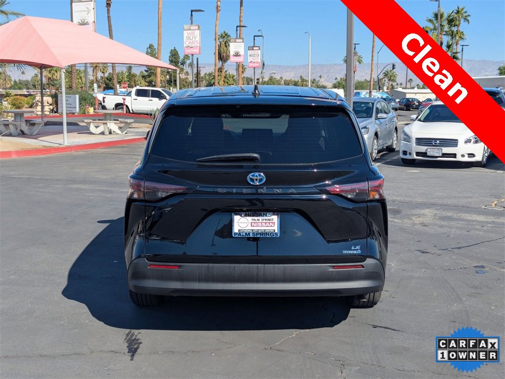 Used 2023 Toyota Sienna LE image 4