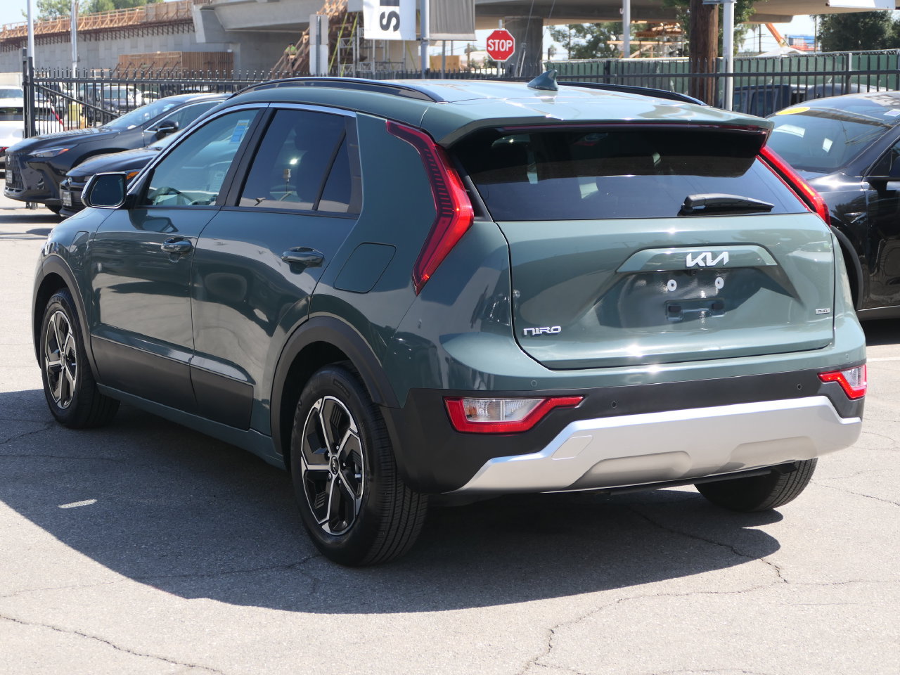 Used 2023 Kia Niro EX FWD image 6