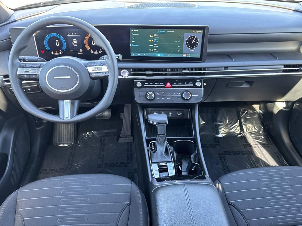 Certified 2025 Hyundai Santa Cruz SE image 7