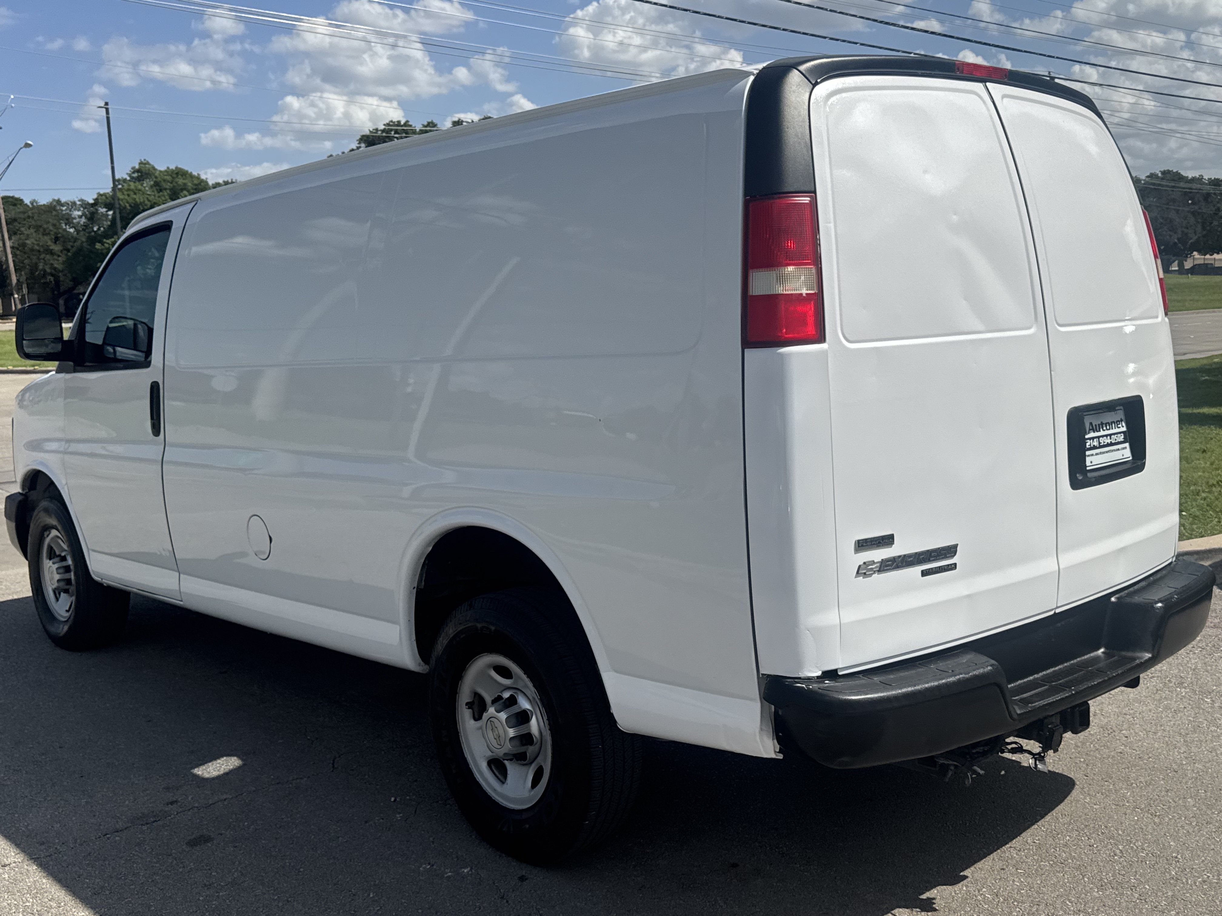 Used 2011 Chevrolet Express 2500 RWD image 3