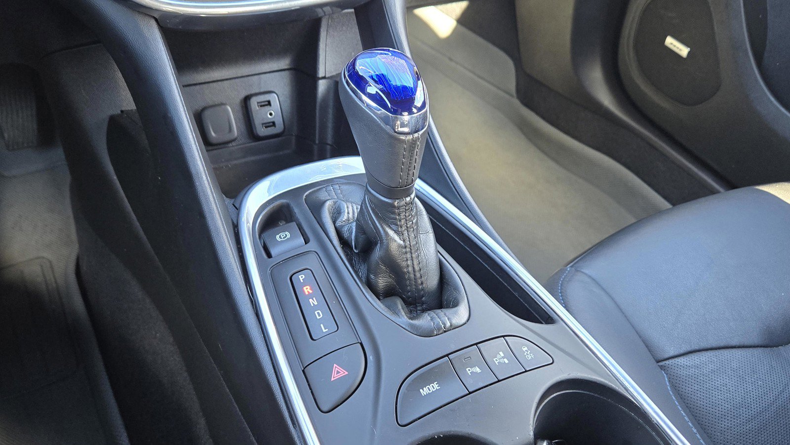 Used 2017 Chevrolet Volt Premier w/ Driver Confidence Package image 23