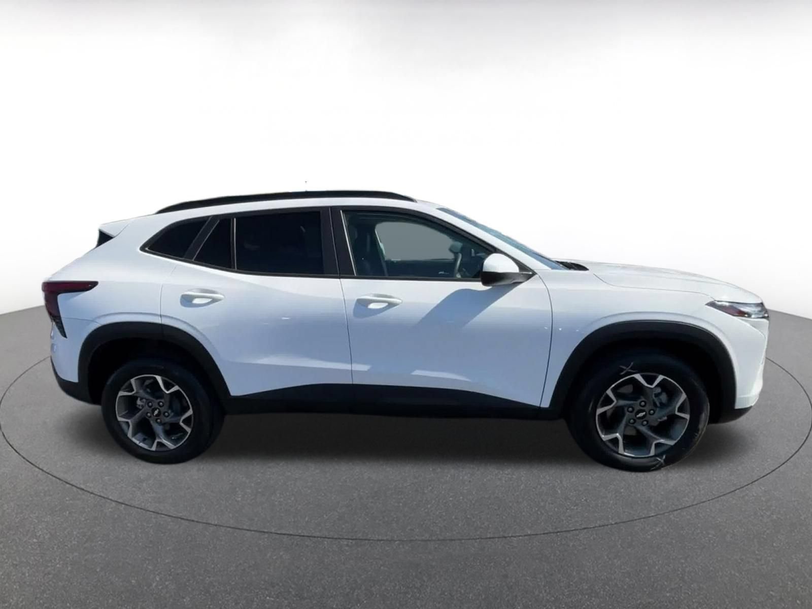 Used 2025 Chevrolet Trax LT FWD image 15