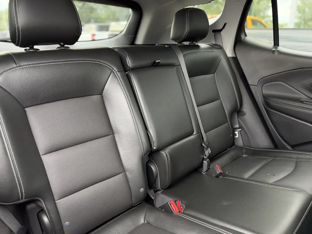 Used 2023 GMC Terrain SLT AWD/4WD image 18