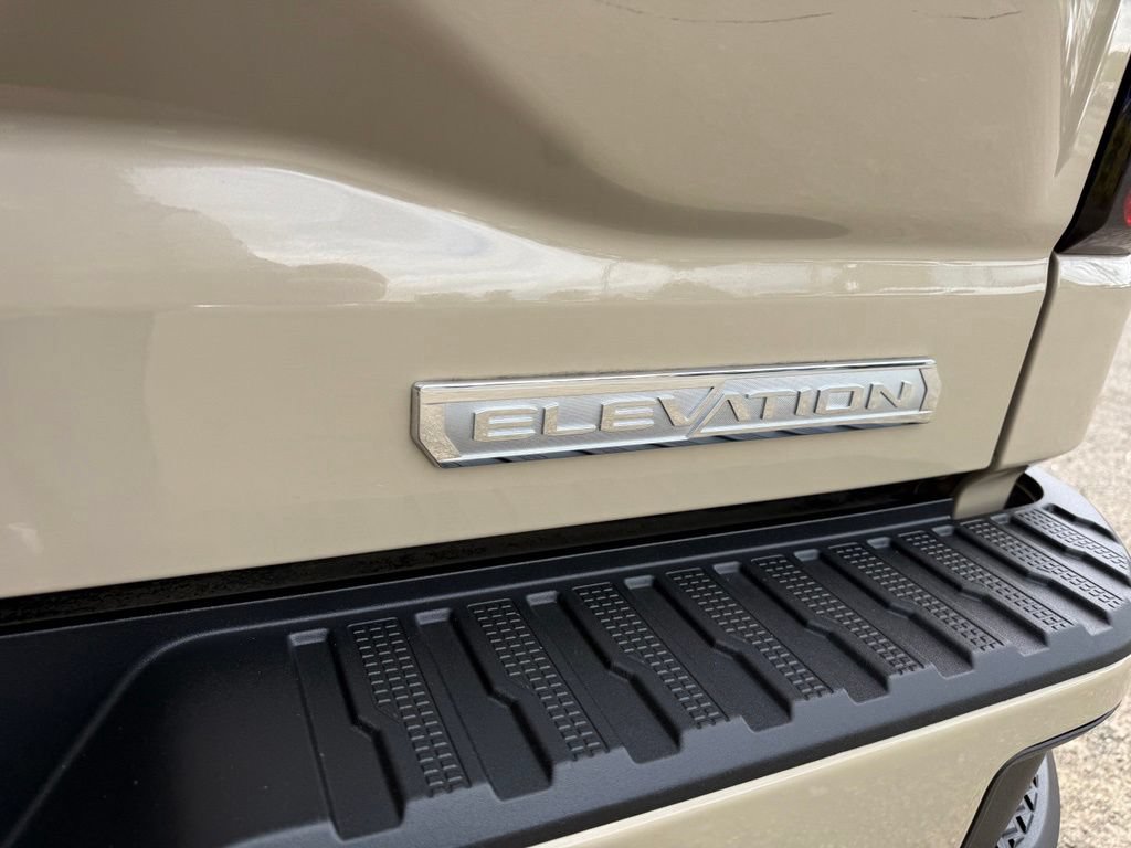 Used 2023 GMC Sierra 1500 Elevation w/ LPO, Elevation Black Package AWD/4WD image 8