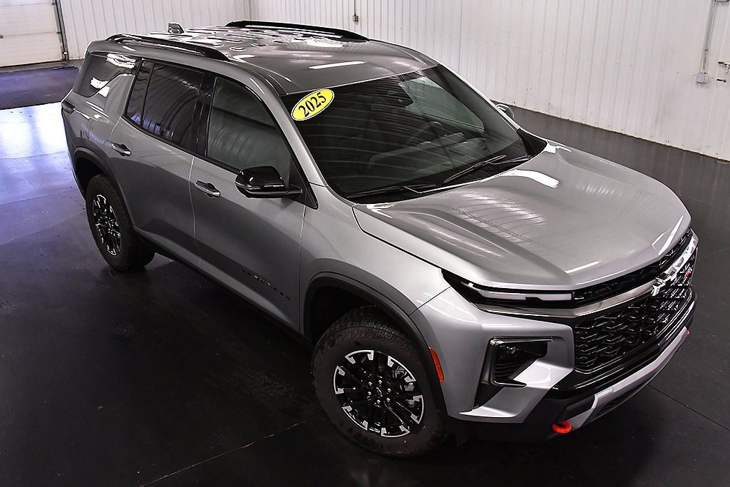 Used 2025 Chevrolet Traverse Z71 w/ Driver Confidence Package image 11