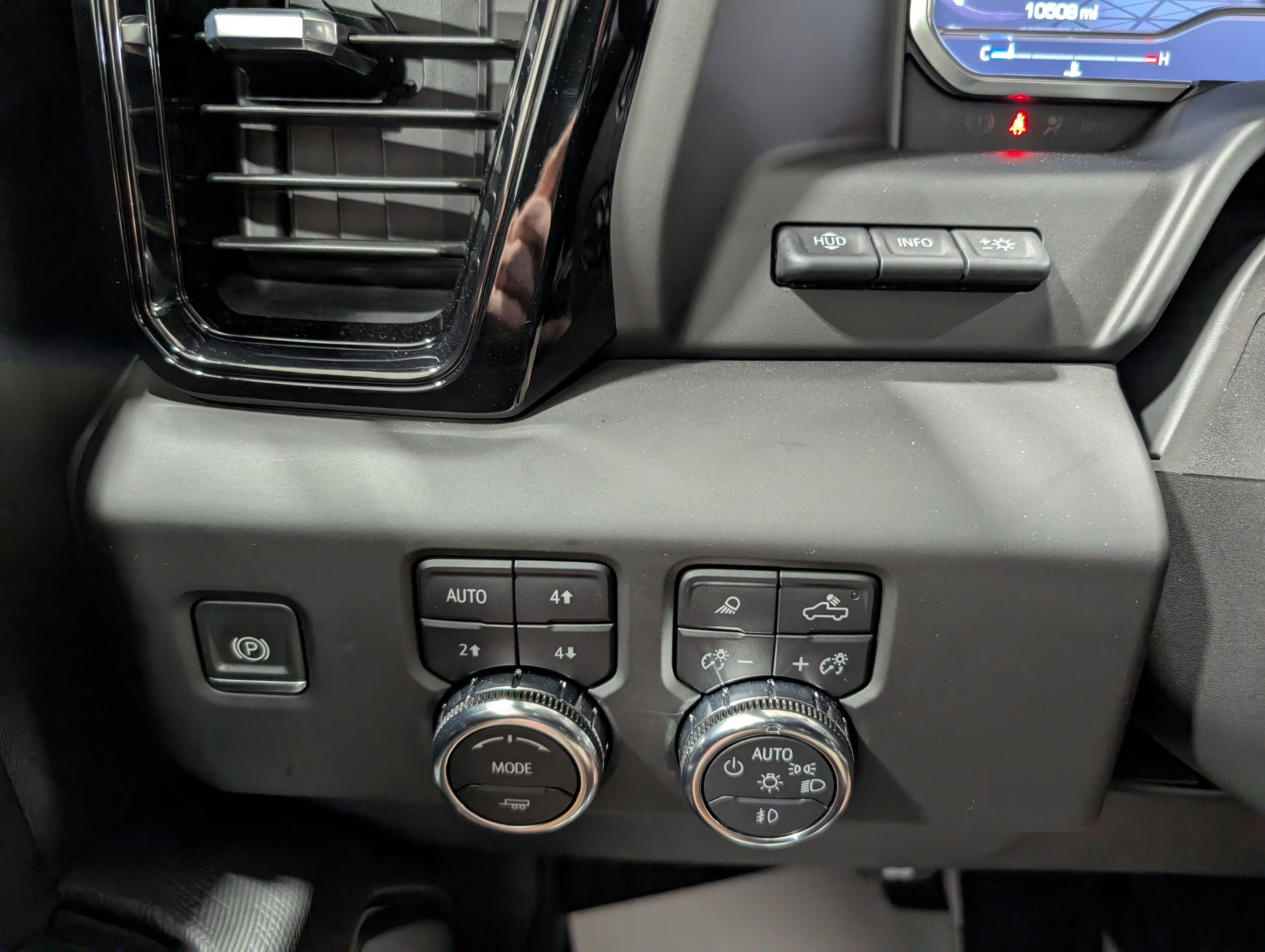 Used 2023 GMC Sierra 1500 AT4X image 25