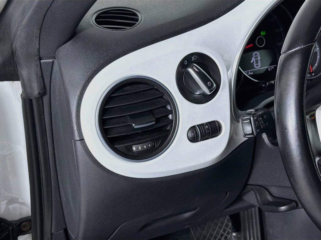 Used 2019 Volkswagen Beetle 2.0T S FWD image 10