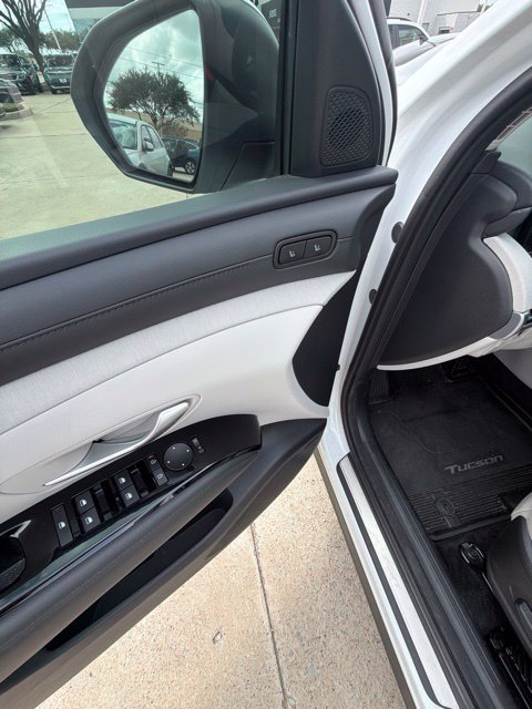 Certified 2025 Hyundai Tucson Limited AWD/4WD image 12