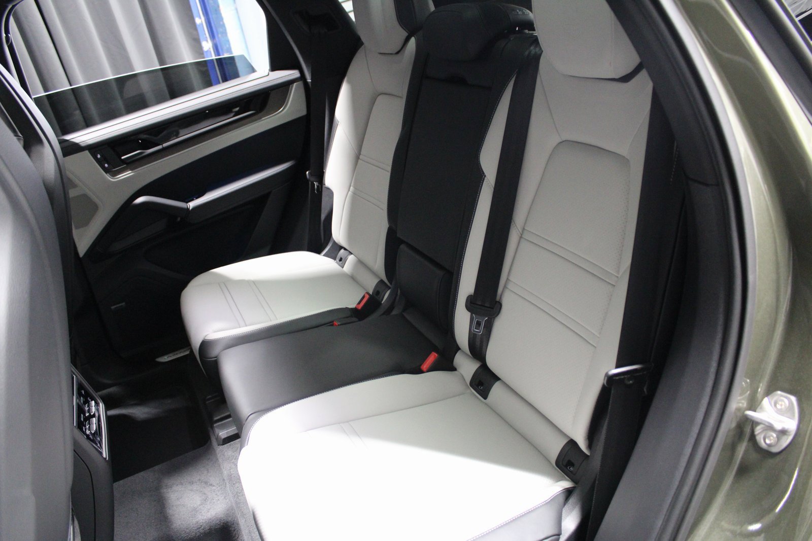 New 2026 Porsche Cayenne E-Hybrid image 16