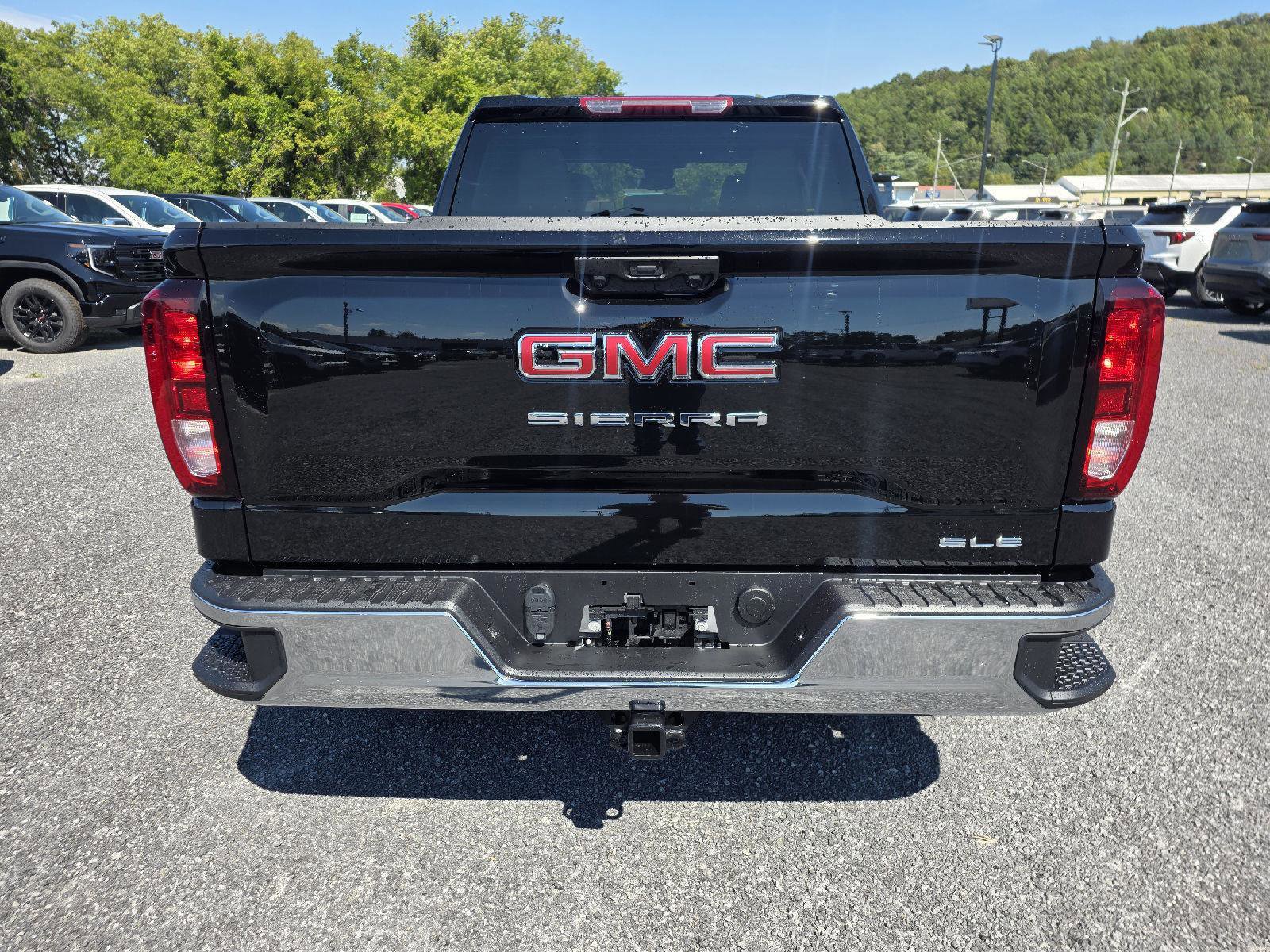New 2026 GMC Sierra 1500 SLE image 4