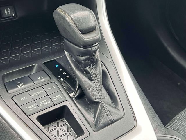 Used 2019 Toyota RAV4 LE w/ All Weather Liner Package image 28
