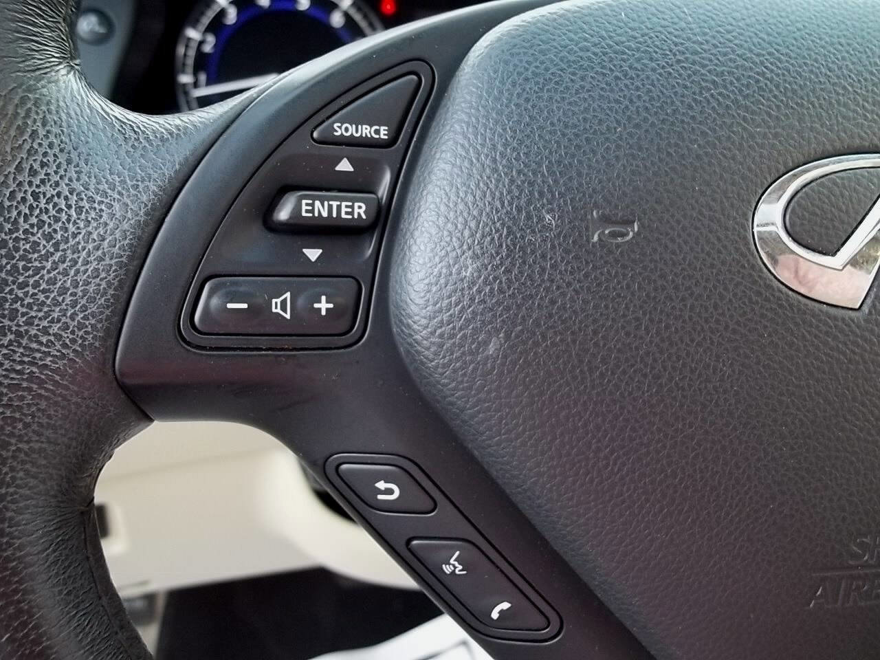 Used 2016 INFINITI QX50 AWD w/ Premium Plus Package image 21