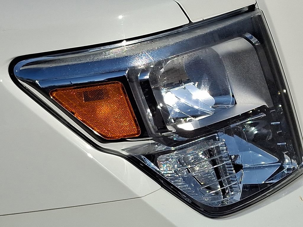 Used 2023 Nissan Titan SV w/ SV Convenience Package AWD/4WD image 9