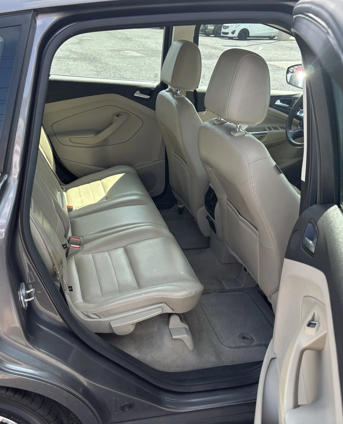 Used 2014 Ford C-MAX SEL w/ Equipment Group 302A FWD image 9